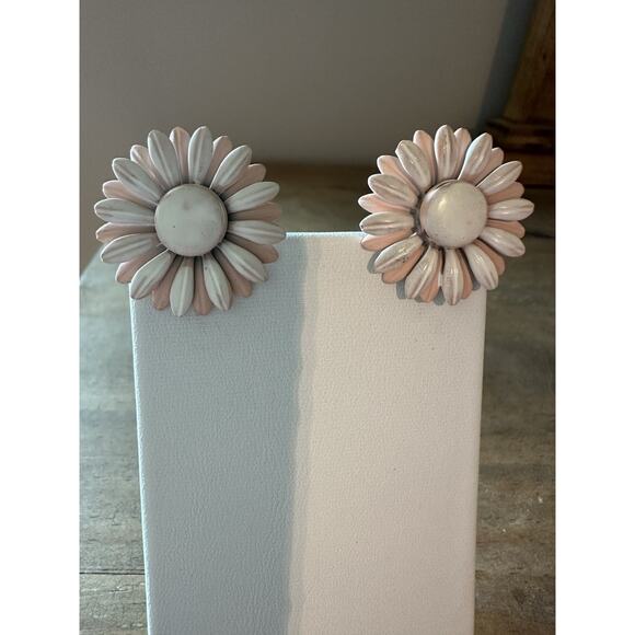 Unbranded Jewelry - Vintage Flower Pink Metal Clip On Earrings